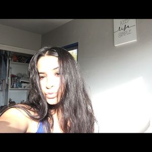 Meet your Posher, Cinthia